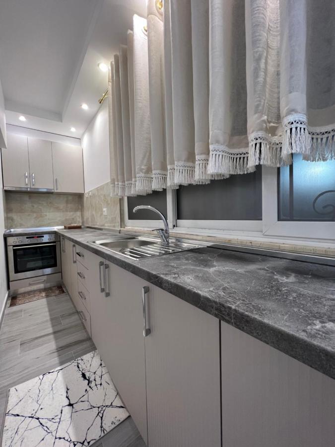 Apartment Tirana On Myslym Shyri Eksteriør billede